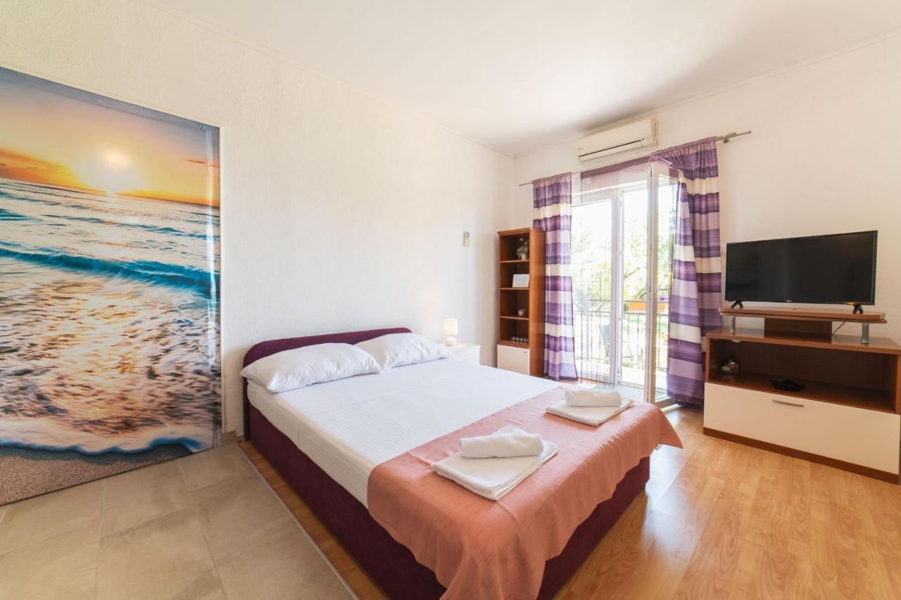 Apartment Livaja Kaštel Novi 外观 照片