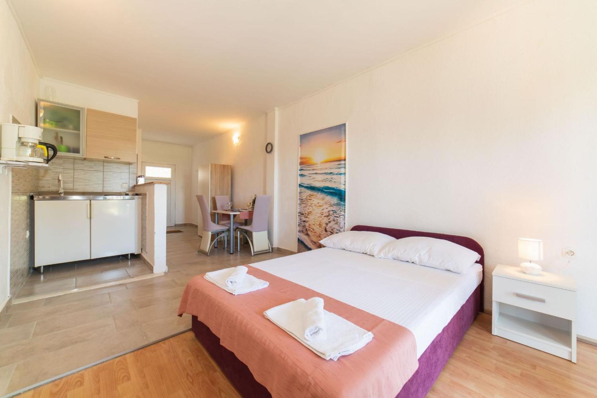 Apartment Livaja Kaštel Novi 客房 照片
