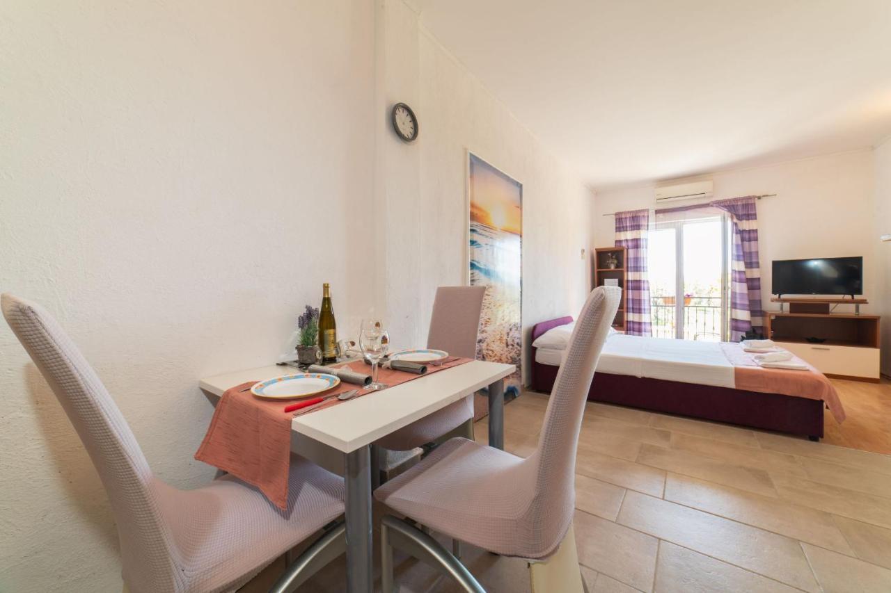 Apartment Livaja Kaštel Novi 外观 照片