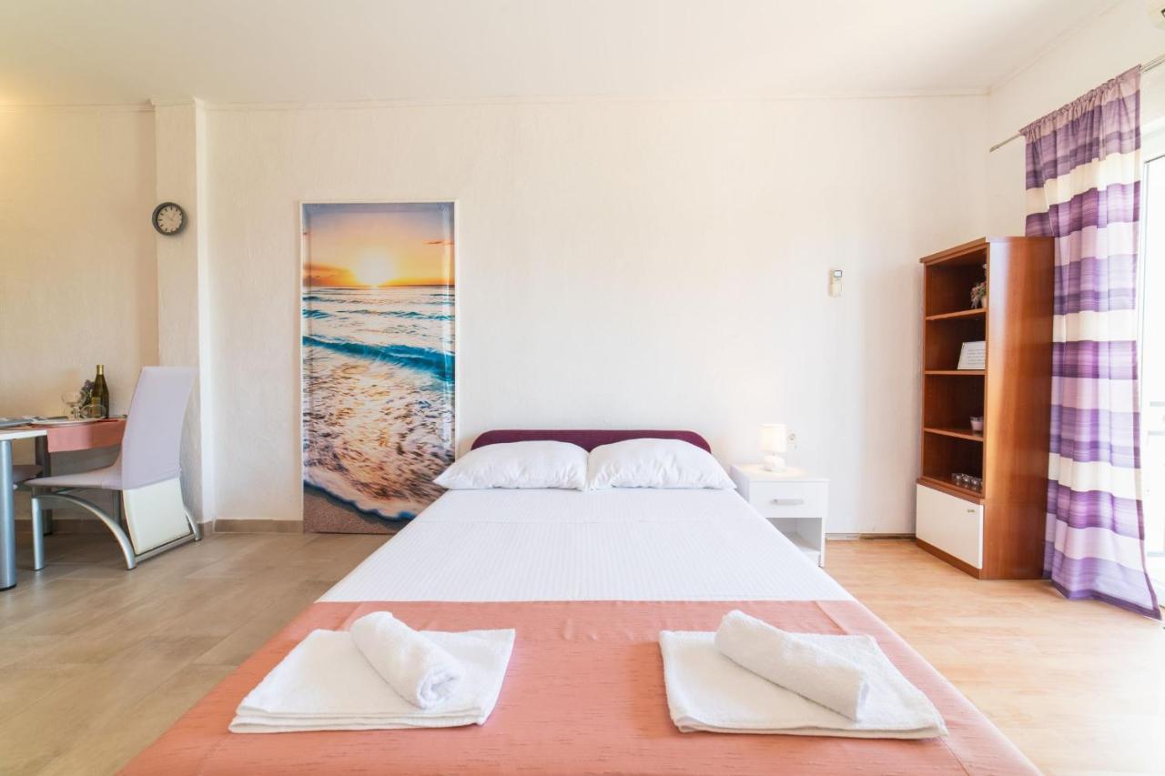 Apartment Livaja Kaštel Novi 外观 照片