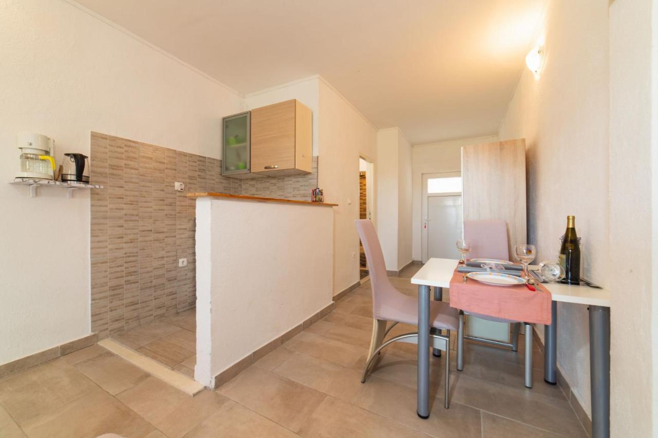 Apartment Livaja Kaštel Novi 外观 照片